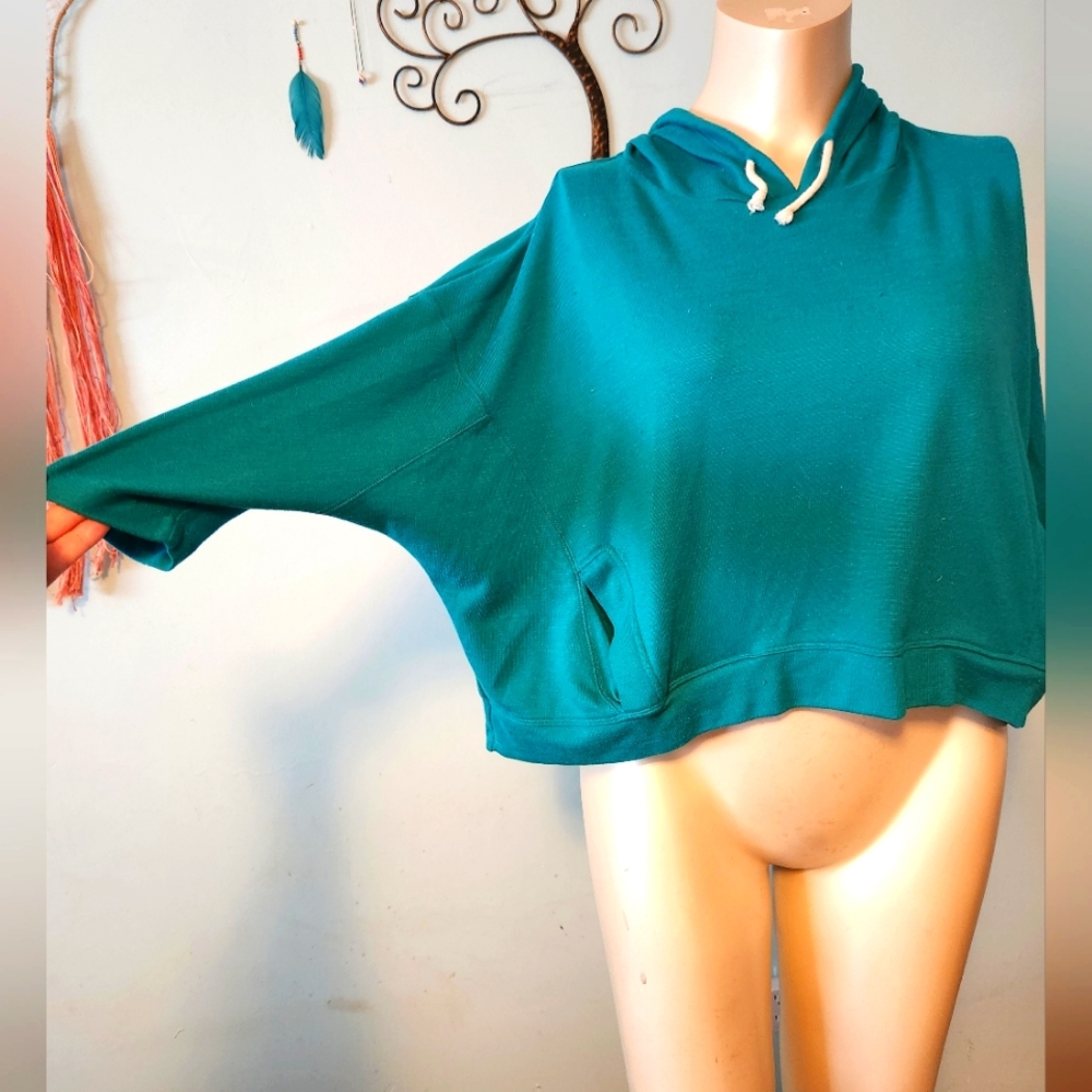 Oversized semi crop hoodie